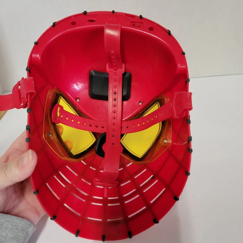 Hasbro Marvel Spider-Man  Mask 2012 Straps Yellow Eye Covers Rigid Plastic.